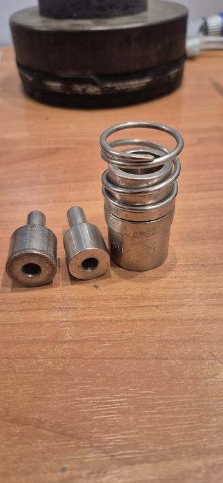 Пресс для установки кнопок люверцов