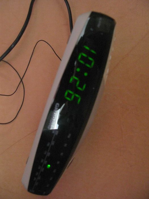 Приймач-Годинник Grundig 3в1