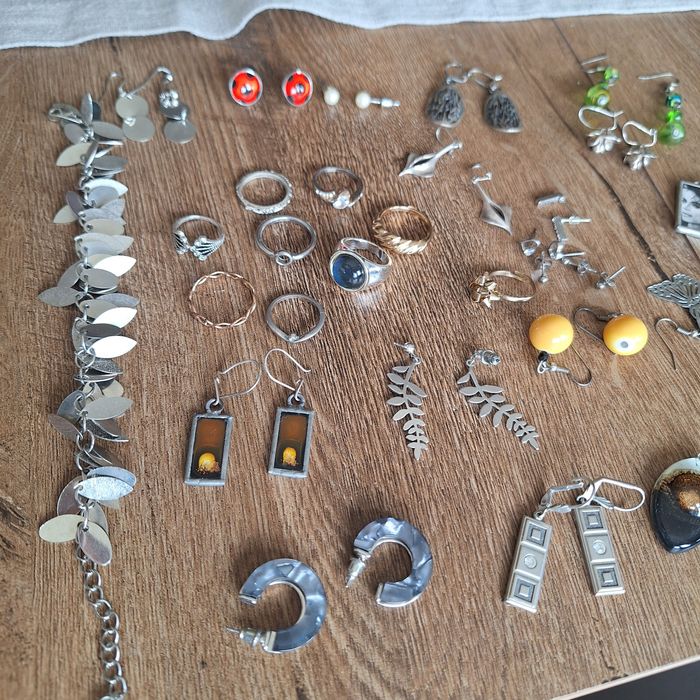 Zestaw biżuterii kolczyki bransoletka pierścionki