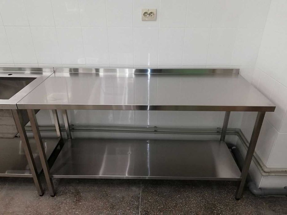 Обладнання з нержавійки для професійної кухні (мийки, столи, сушки)