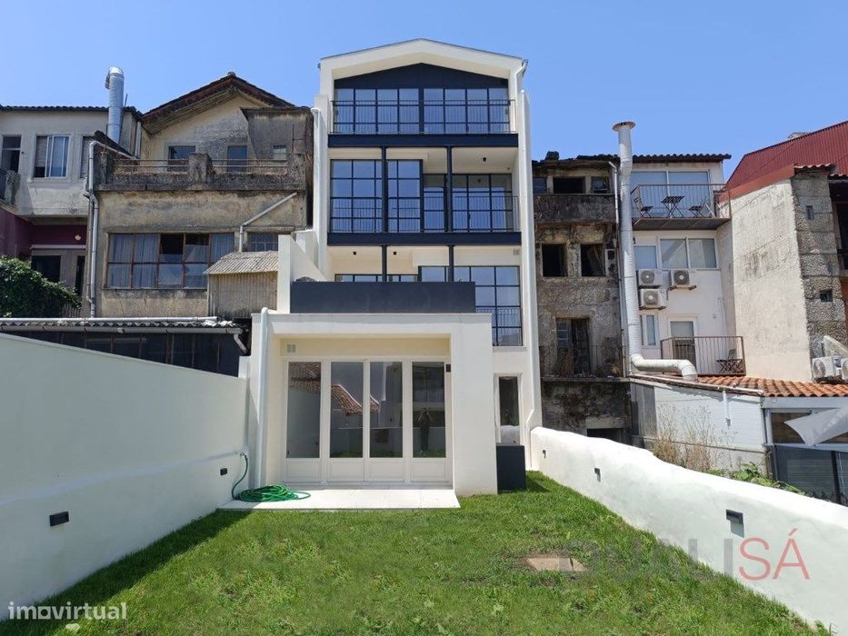 Apartamento T0+1 novo com varanda, equipado e mobilado, localizado ...