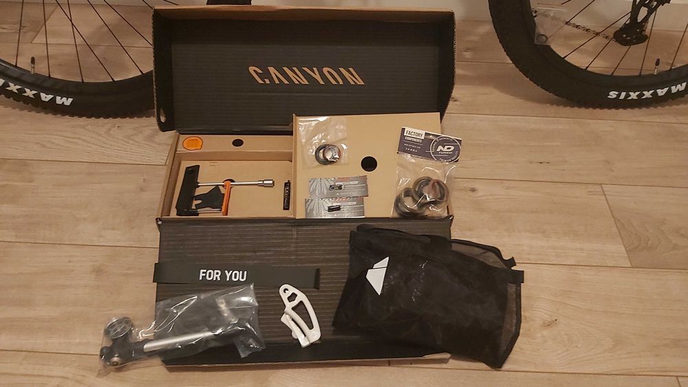 Canyon Lux CF 6 Carbono - Sram GX Eagle - Tam L - Roda 29"