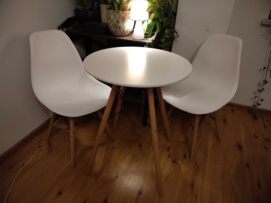 Sprzedam stolik i dwa krzesla