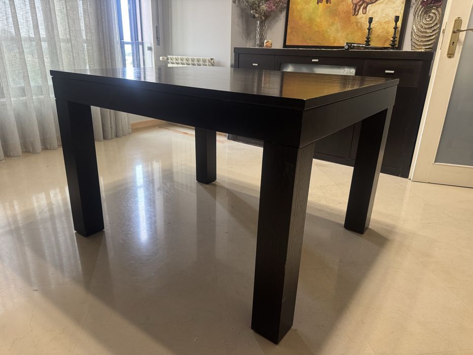 Mesa Jantar cor Wengue e 6 cadeiras cor bege