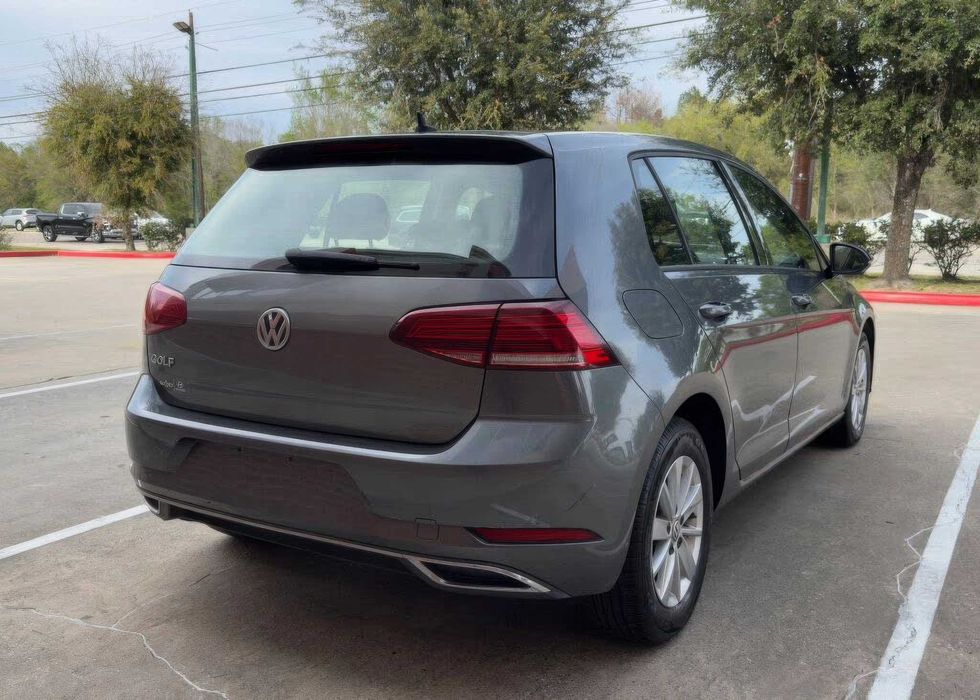 Volkswagen Golf      2020