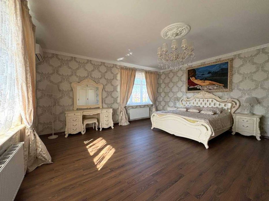Продаж будинку 355 м² та 21 сот. землі у с. Конопниця