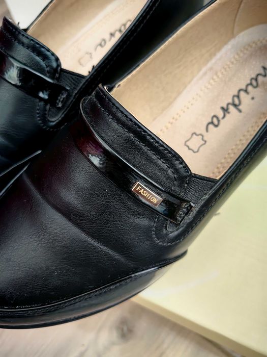 Półbuty czarne na obcasie eleganckie rozmiar 39