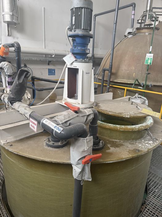 Продається реактор і ємкості з скловолокном