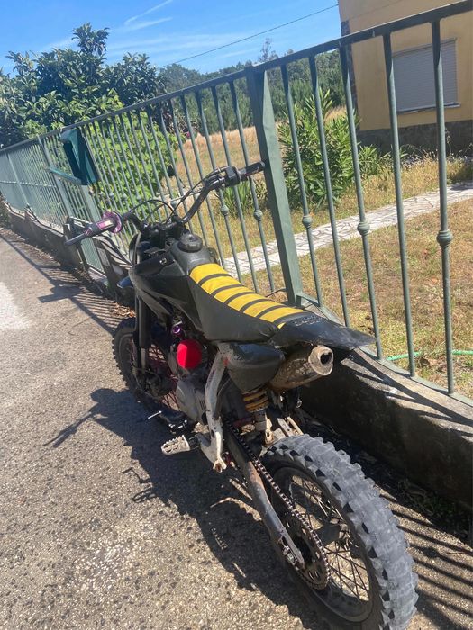 Pit bike 155 e outra 125