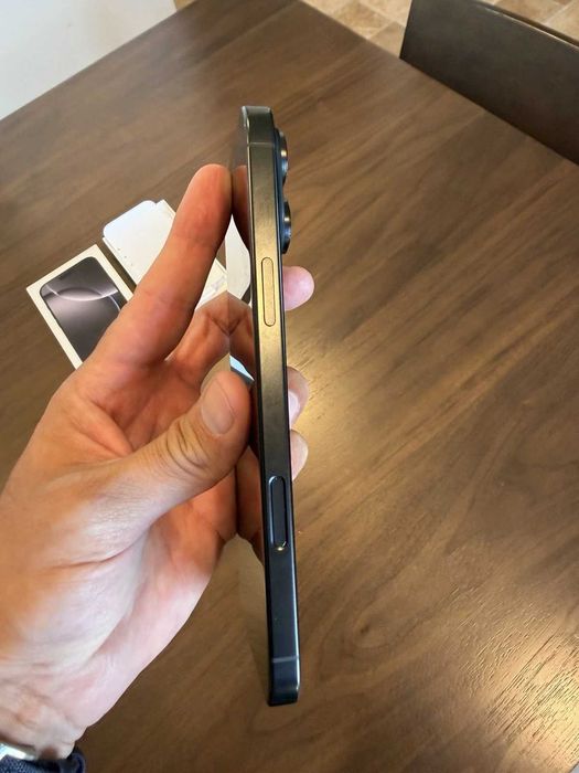 Iphone 16 Pro Max - 256GB - titânio preto - como novo