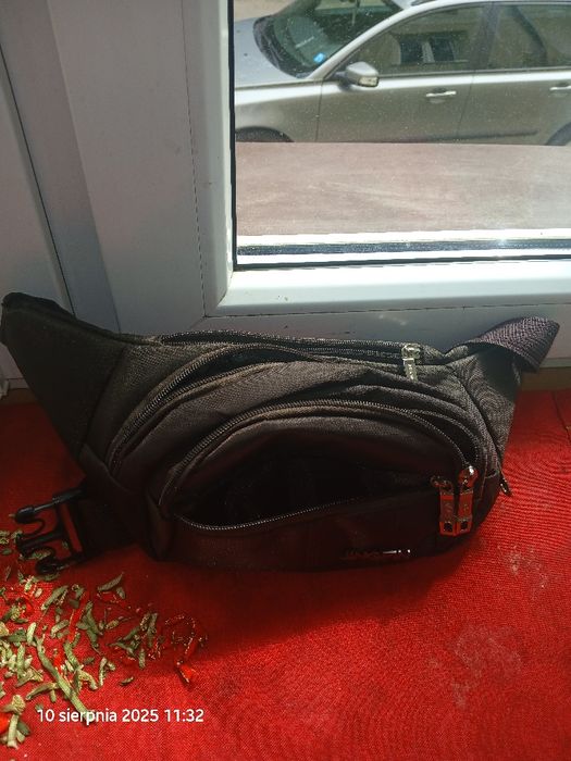 Saszetka firmowa z bardzo dobrego materiału ładnie prezentująca
