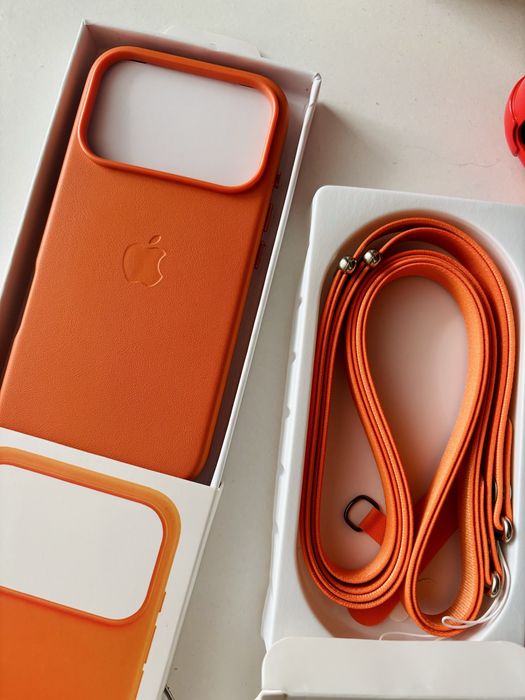 Чохол apple iphone 17 pro leather case / crossbody strap