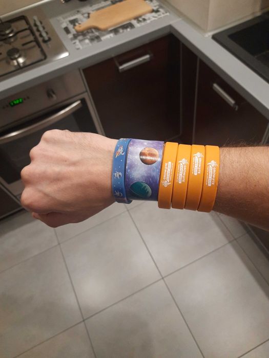 6 opasek uniwersalnych na rękę