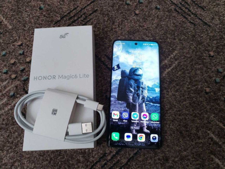 Продам телефон honor 8/256
