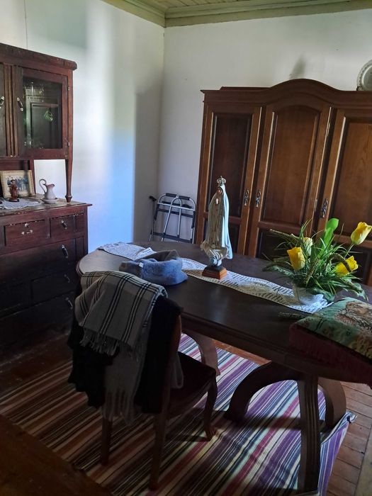 Alugo casa antiga habitável