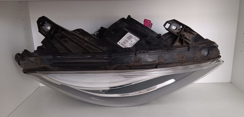 Farol Mercedes-Benz Classe B Bi-Xénon e LED 2011-2018 direito