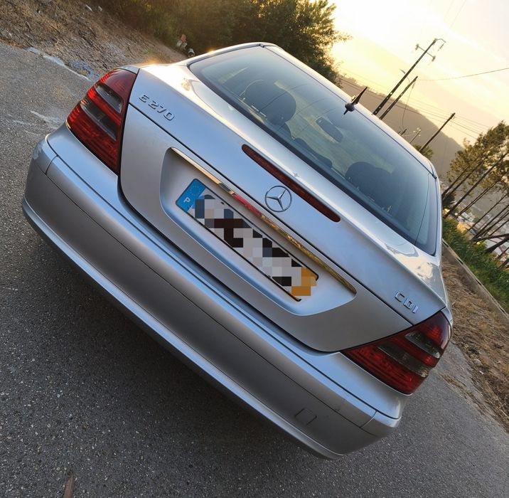 Mercedes-Benz Classe E 270 CDI Executive II Aut. (2005) – Potência, Conforto e Fiabilidade