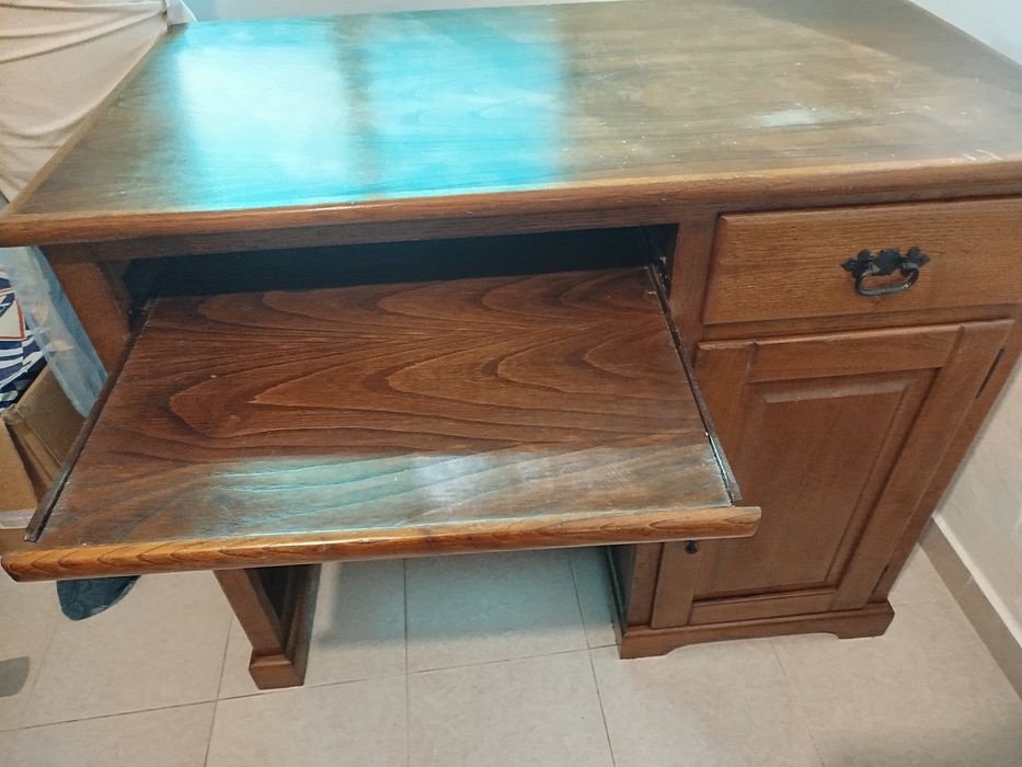 Vendo secretária usada