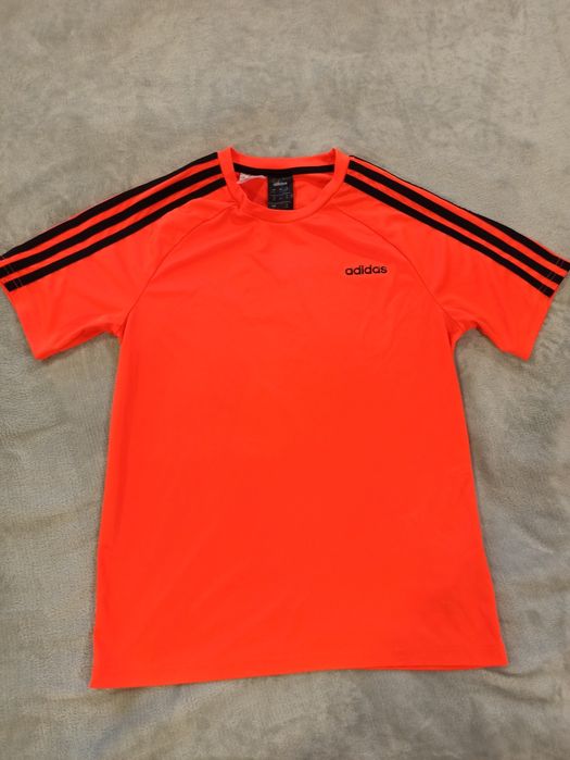 Футболки adidas розміру XS,S