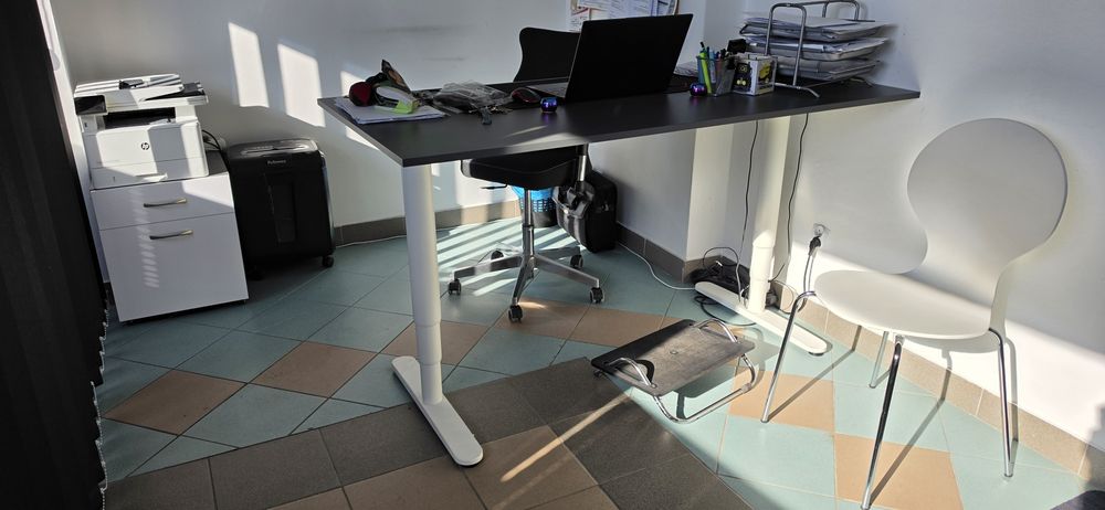 Zestaw mebli biurowych elektryczne biurko Ikea