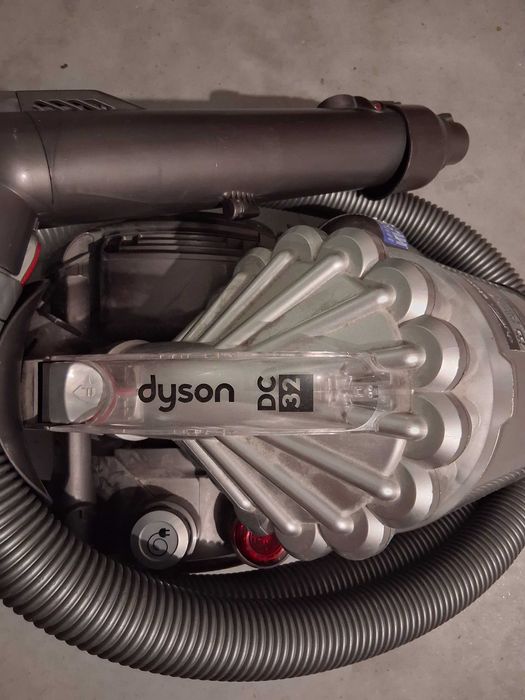 Aspirador DYSON DC 32