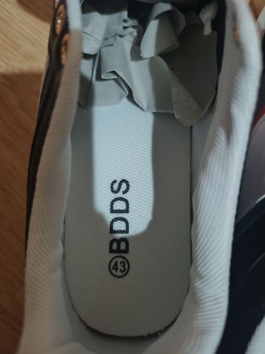 Кроссовки фирмы BDDS 43 размер