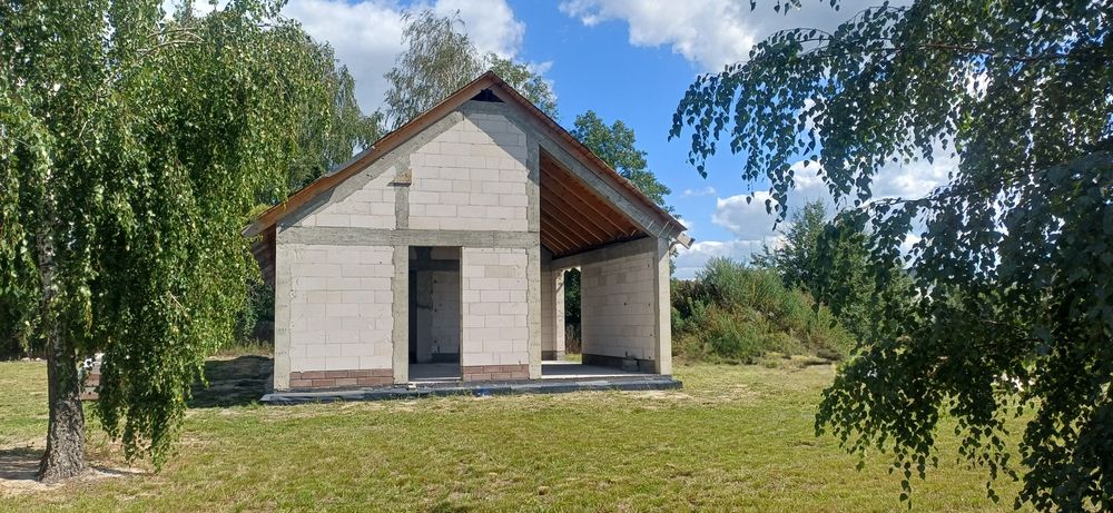 Dom parterowy z duza działka 2114m2