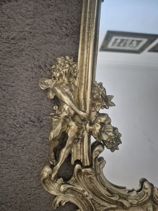 Lustro  mosiężne  z cherubinami