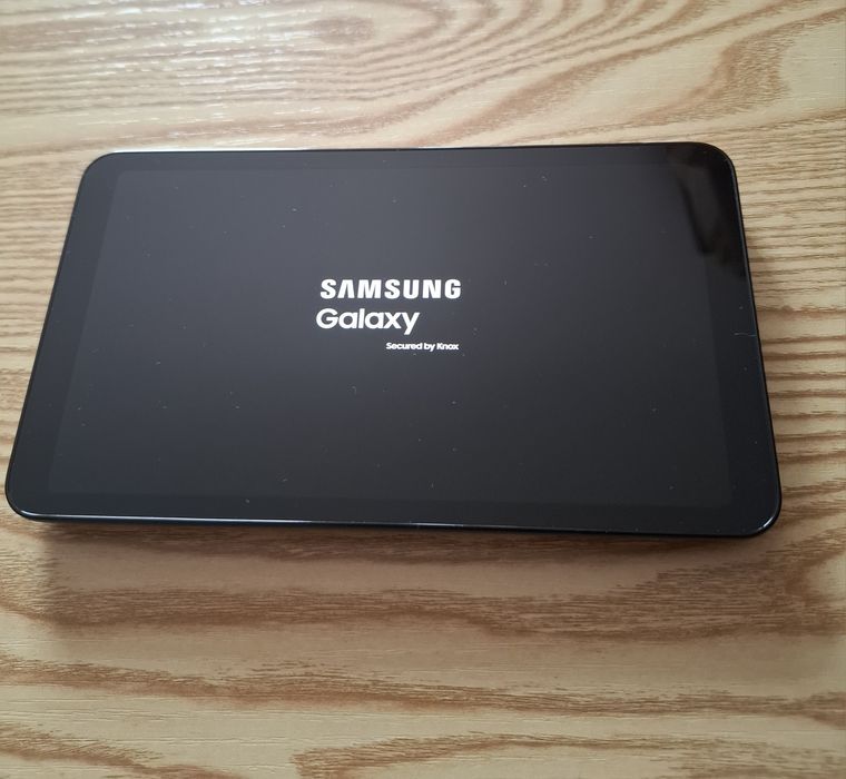 Mercedes AMG - tablet sterujący Samsung - podłokietnik