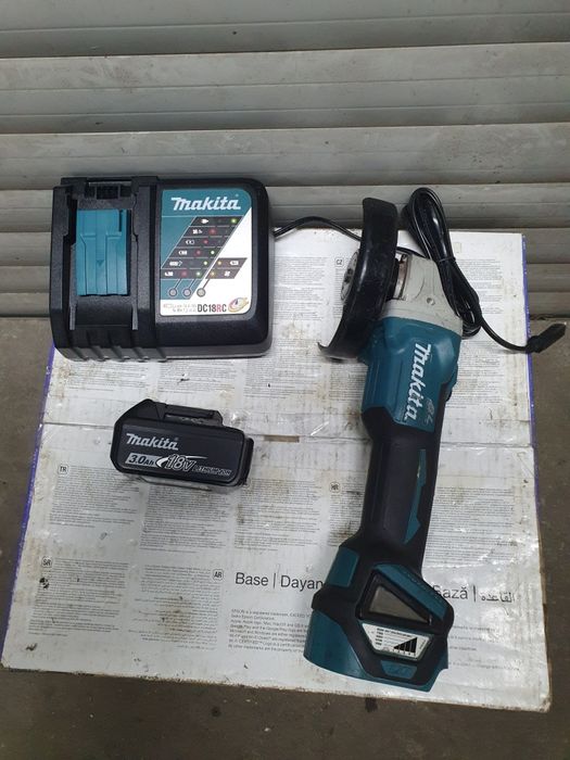 Szlifierka kątowa akumulatorowa  Makita   DGA 511  Regulacją obrotow