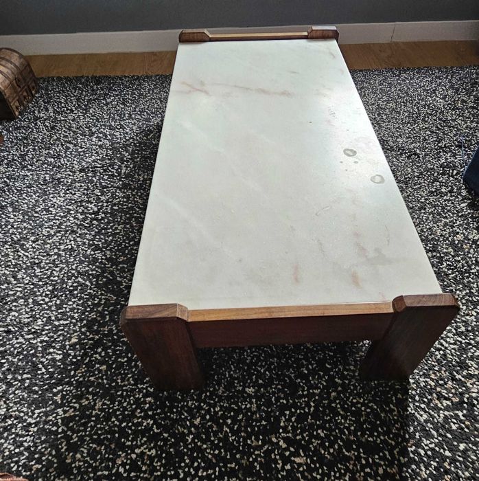 Mesa de centro de madeira e mármore