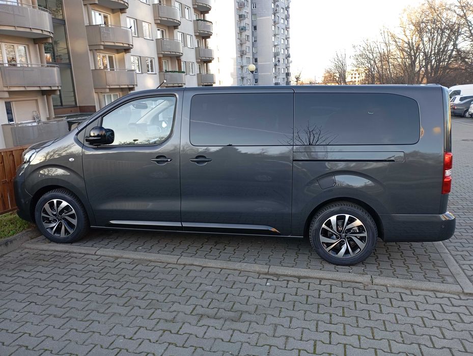 Wynajem busa 7 osobowy Automat 180KM Wersja Long BUSINESS VIP