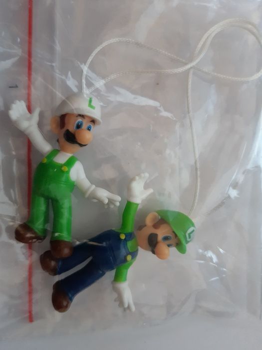 4x figurki z Super Mario Bros + 2 gratis
