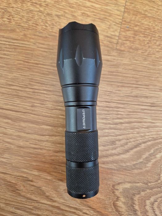 Latarka Urpower taktyczna z funkcją regulacji skupienia wiązki