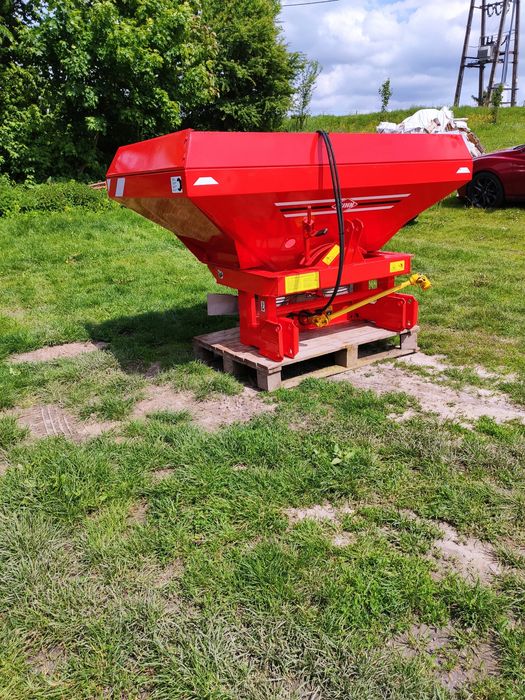Rozsiewacz Kuhn ZSB 900