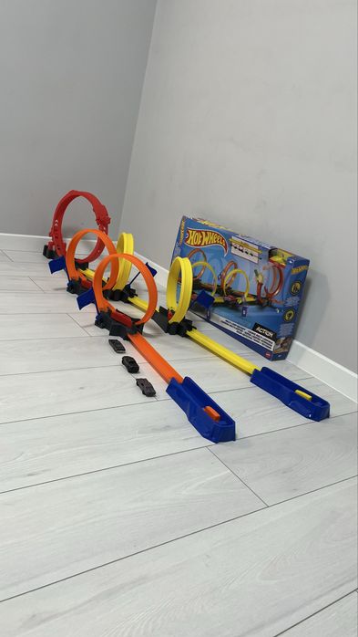 Треу  hot wheels “карколомные трюки в петля»