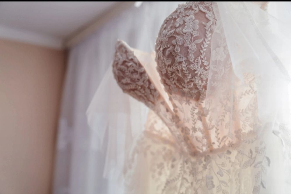 Suknia ślubna śmietankowa