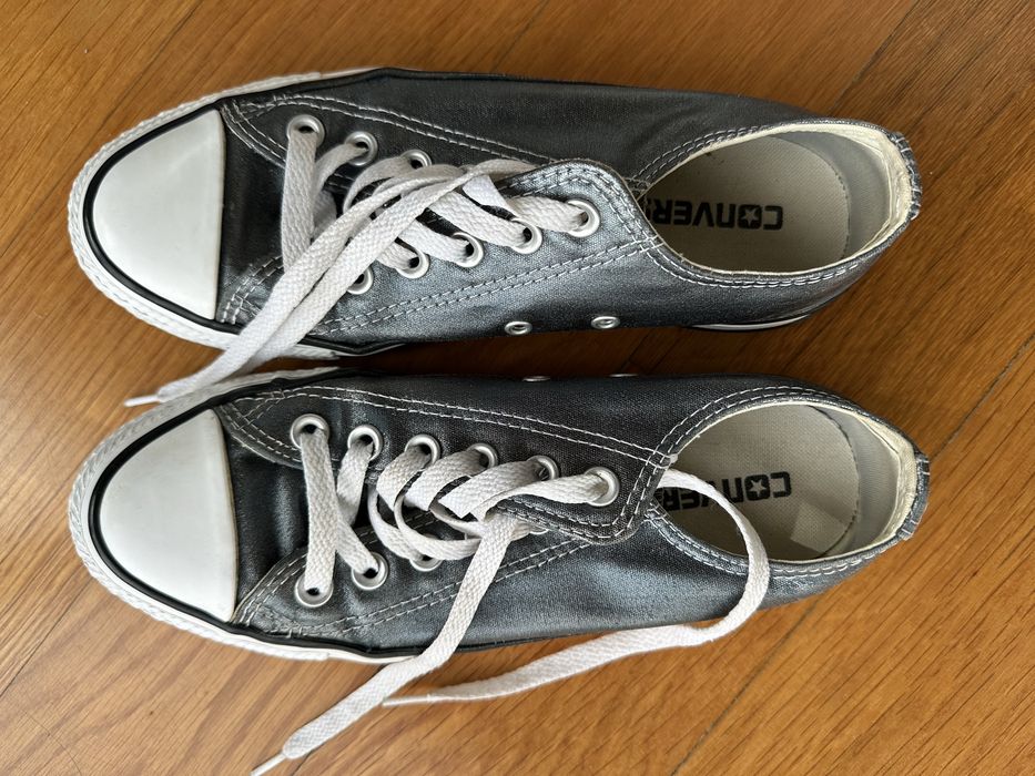 Tenis AllStar azul metalizado