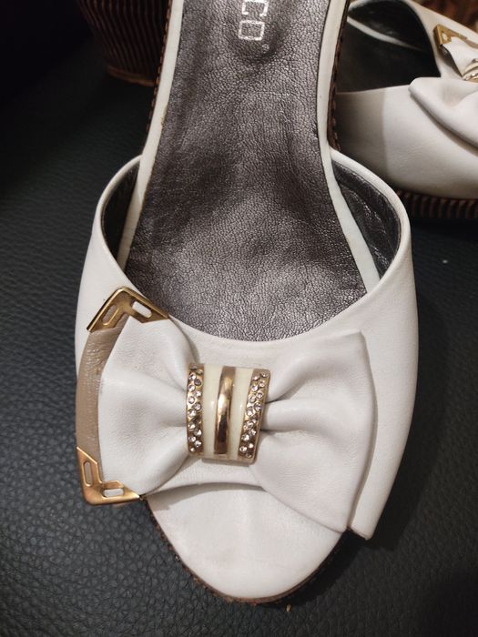 Шкіряні щльопанці на тонкетці розмір 39