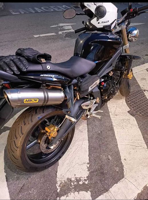 Triumph Street Triple 675 – Irrepreensível – Pronta a Pular