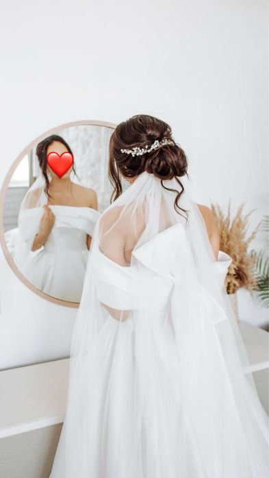 Весільна сукня білого кольору у відмінному стані