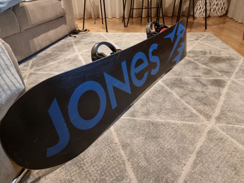 Prancha Jones Aviator 152 snowboard