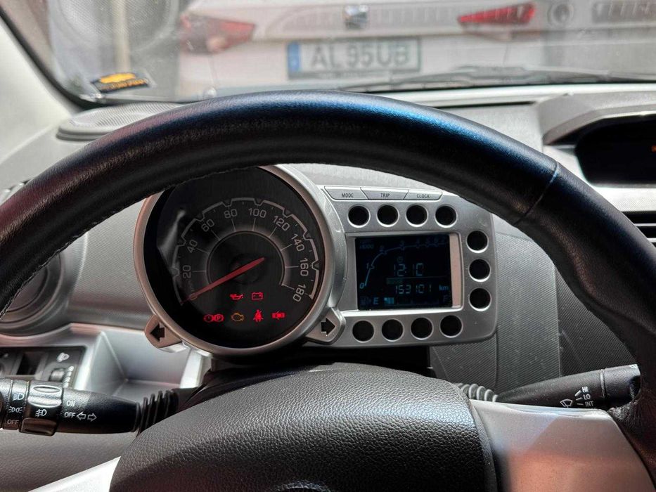 Vendo Chevrolet Spark LT, ano 2011.