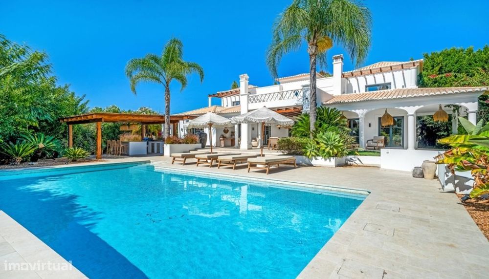 Luxuosa Moradia com piscina e jardim para venda em Carvoeiro, Algarve