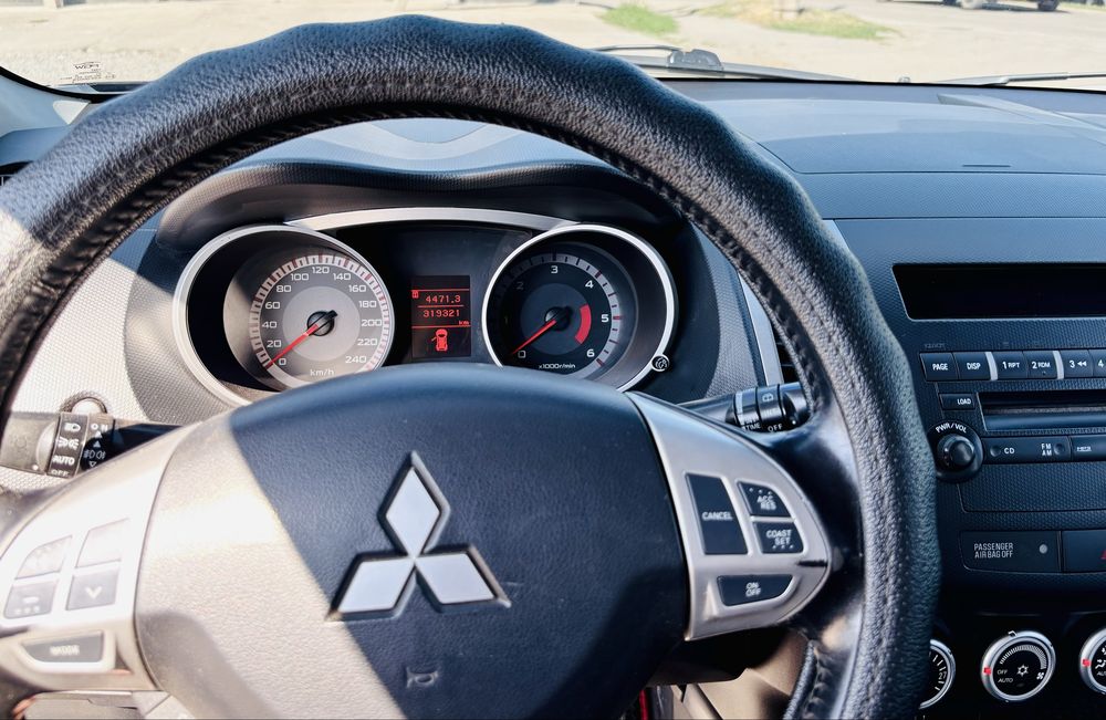 Mitsubishi Outlander XL