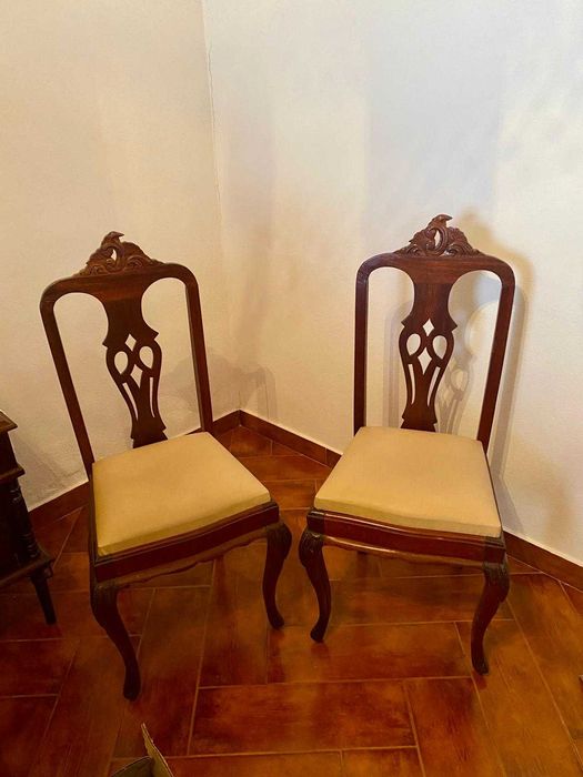 Conjunto mobília em madeira mogno