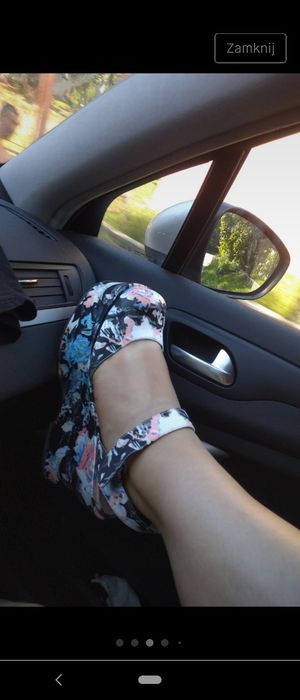 Buty na grubej podeszwie . Platformy