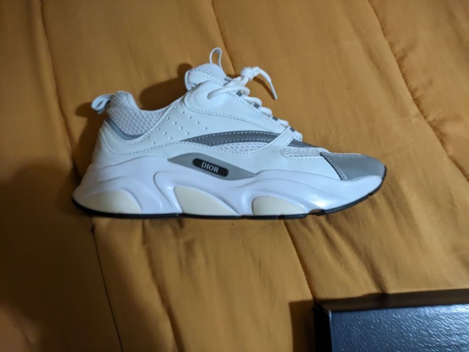 B22 dior white perfeito estado nunca usado