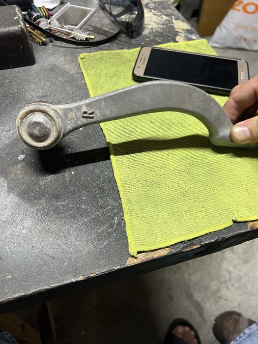 Наконечник правий до Нісан рог  т -33 орігенал