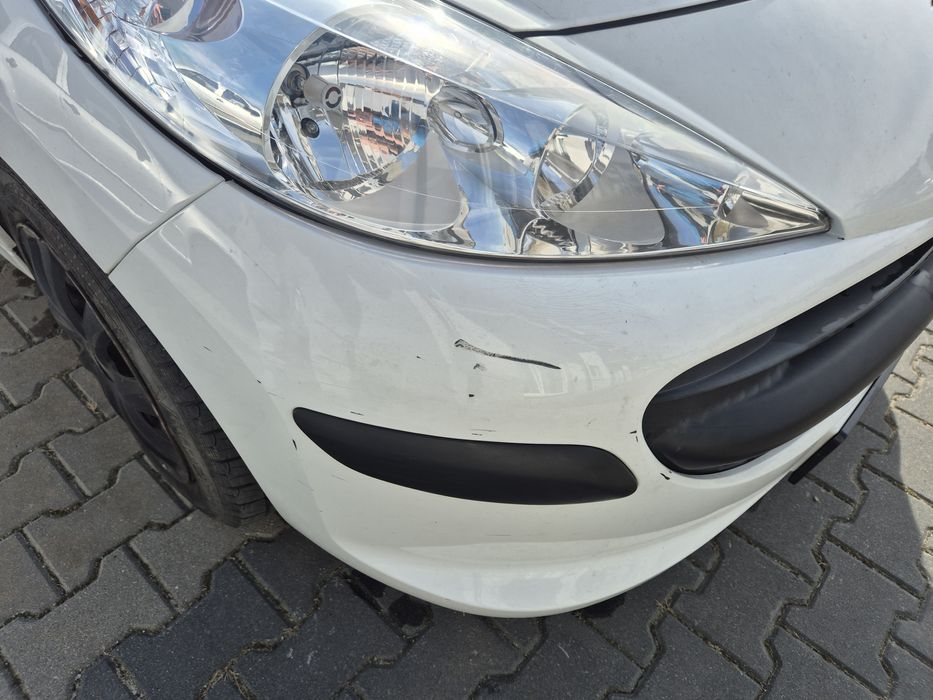 Peugeot 207 benzyna.